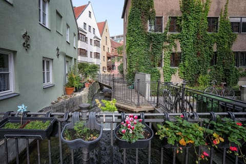 Blick von der Suite auf die Lechkanäle - UNESCO Weltkulturerbe!