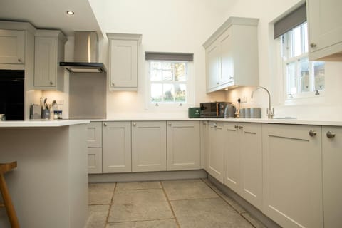 Kitchen with range of kitchen units, washing up sink, stove