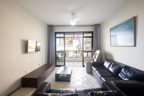 Basic Apartment | Living area | TV