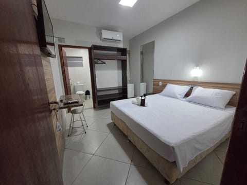 Minibar, free WiFi, bed sheets