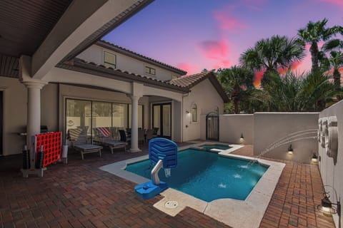 Luxury Miramar Beach oasis with private pool, just minutes from the ocean