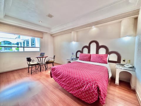 Standard Room | Premium bedding, in-room safe, desk, iron/ironing board