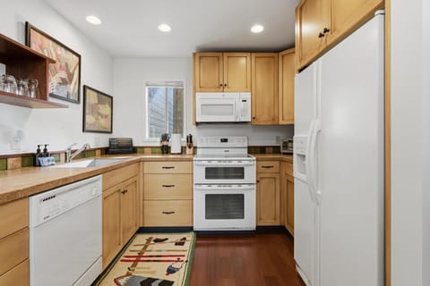 Everything you need to cook breakfast before skiing or hiking.