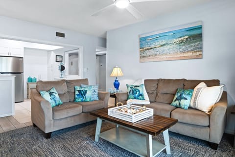 Apartment (2 Bedrooms) | Living area | TV, table tennis