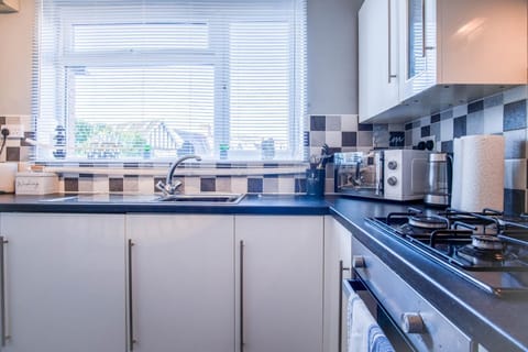 Gellionen - 2 Bedroom House - Clydach (9780)