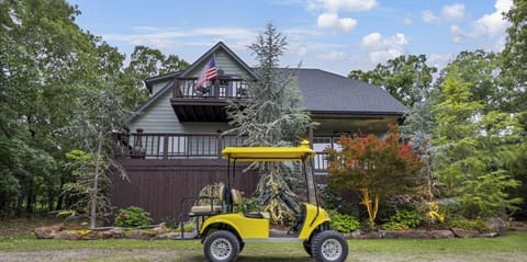 4-person golf cart available for rent