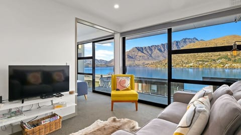 The living room with stunning panoramic views of lake Whakatipu and the Remarkable mountain range.