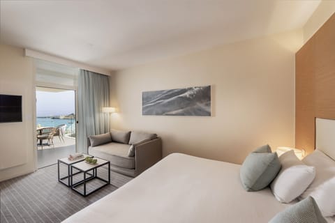 Deluxe Room, Pool & Sea View | Premium bedding, minibar, in-room safe, blackout drapes