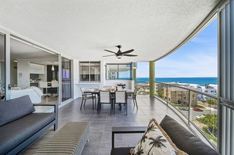 An expansive wraparound balcony made for alfresco dining and sunset drinks, with sweeping coastal and hinterland panoramas.