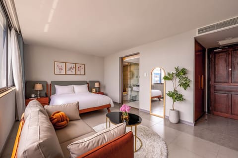 Deluxe Room, City View | Desk, laptop workspace, free WiFi