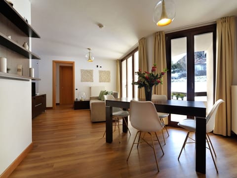 Apartment, Balcony, Mountain View (Corno Baitone A4) | Dining