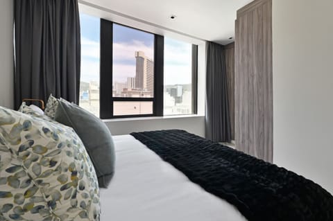 House | 2 bedrooms, desk