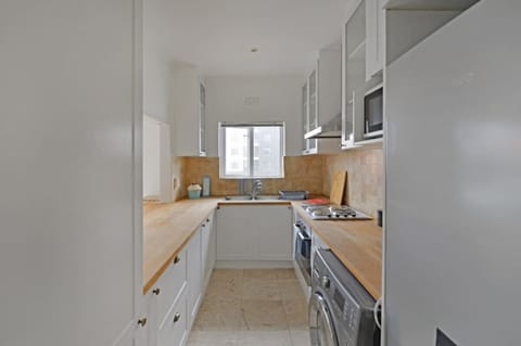 Apartment | 2 bedrooms, desk