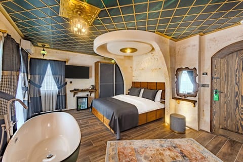 Signature Room, Bathtub | Premium bedding, memory foam beds, minibar, soundproofing