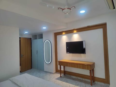 Premium bedding, memory foam beds, minibar, in-room safe
