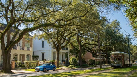 New Orleans' Garden District is the epitome of Southern charm. The mansions, which are among the most impressive in the city, feature wraparound porches, verandas, and manicured gardens where there’s always something blooming.