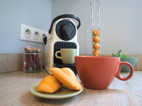 House, 5 Bedrooms, Kitchen, City View | Private kitchen | Full-size fridge, microwave, oven, stovetop