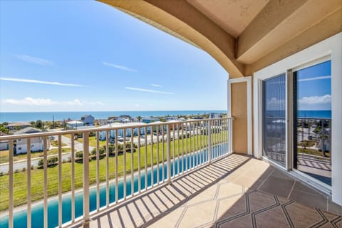 Condo, 2 Bedrooms | Property grounds