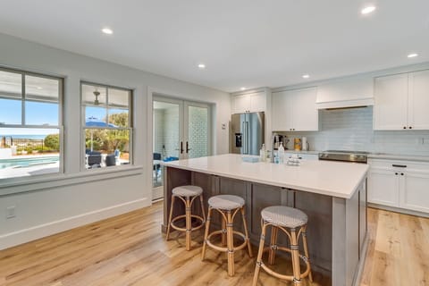 House, 4 Bedrooms | Private kitchen | Fridge, oven, coffee/tea maker, toaster