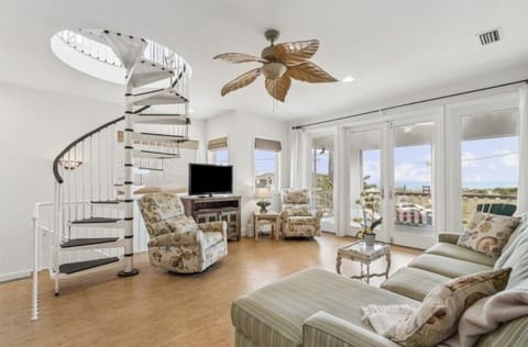 House, 3 Bedrooms | Living area | Smart TV