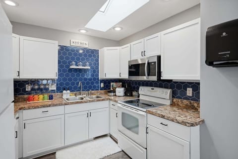 Indoors, Kitchen, Sink, Sink Faucet, Appliance