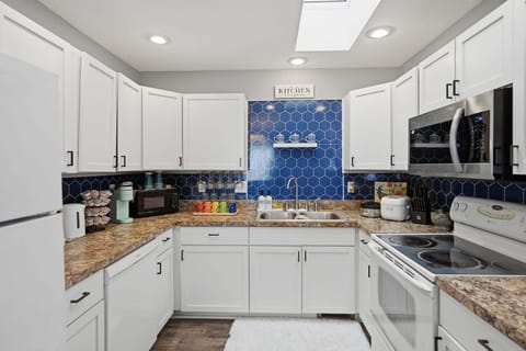 Indoors, Kitchen, Sink, Sink Faucet, Appliance