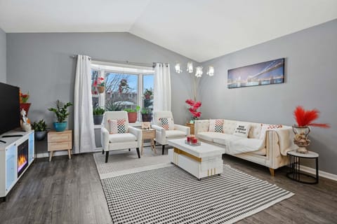 Home Decor, Architecture, Building, Furniture, Indoors