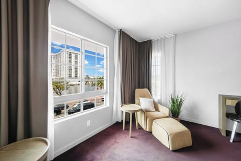 Superior Room, 1 King Bed, Kitchenette, Bay View | Living area | Smart TV