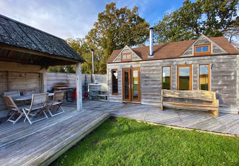 Tinywood Three, dog friendly with hot tub, sleeps up to eight people