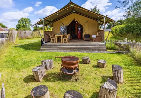 Dog friendly glamping accommodation with a wood-fired hot tub in Yorkshire