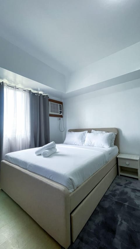 Living/Sleeping Area