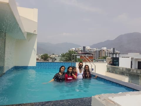 12 outdoor pools