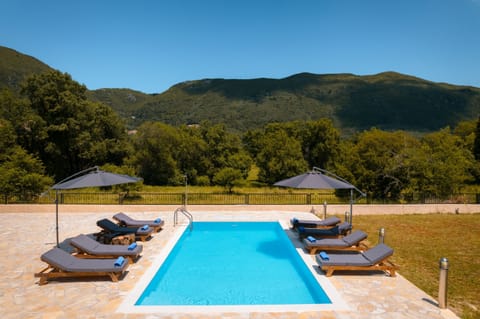 Poolside paradise%3A Enjoy sun%2Dsoaked days in your private oasis