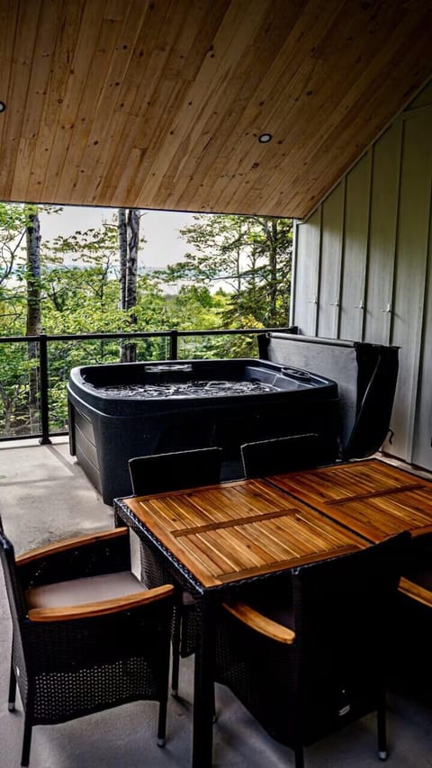 Let the bubbles and views take over your evening plans.