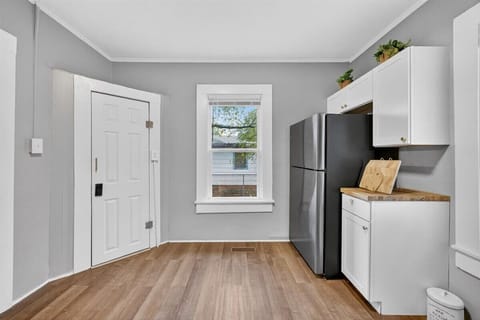 Kitchen w full size stainless steel appliances, utensils, pots &amp; pans, microwave, coffee pot (bring your favorite coffee).