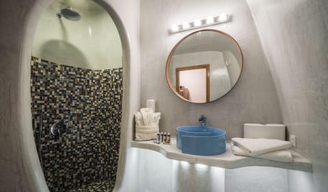 Premier Suite, 2 Bedrooms, Private Pool, Sea View (Caldera View) | Bathroom sink