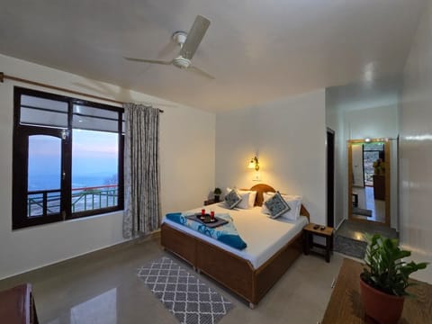 Deluxe Double Room, Balcony, Mountain View | Iron/ironing board, free WiFi