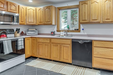 Kitchen | Main Level | Coffee Pot | Keurig | French Press