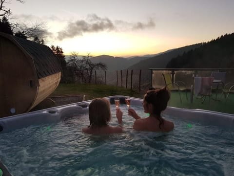 Outdoor spa tub