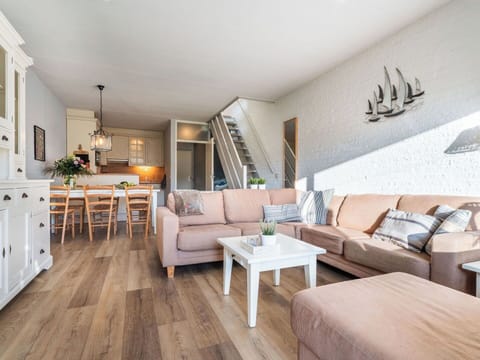 Flooring, Wood, Wood Flooring, Floor, Furniture, Interior Design, Couch, Living Room, Laminate Flooring, Ceiling