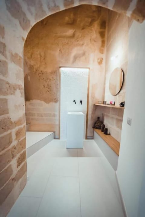 Superior Double Room, Patio, Courtyard View | Bathroom | Hair dryer, bidet, towels, toilet paper