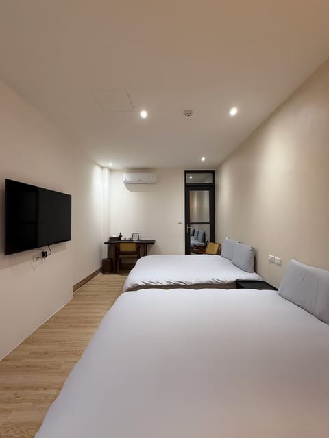Family Room | Free WiFi