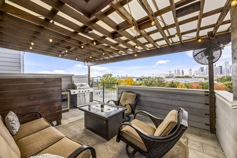 Contemplate the rooftop views while you fire up the grill and create unforgettable moments with the people you love. The fire pit is NOT FUNCTIONAL.