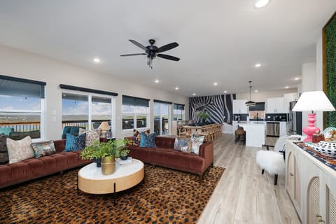 Welcome to Born to Be Wild! A jungle themed 10 bedroom in Kimberling City!