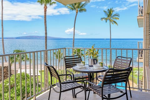 Gorgeous lanai views.