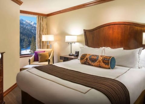 1. Everline Resort &amp; Spa Fireplace Suite Valley View