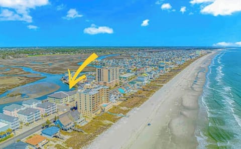 ✨ Seaside Escape in North Myrtle Beach ✨ Wake up to coastal light + ocean peeks, lounge by a marsh-front pool at sunset, and stroll across the street to sandy shores. Just .2 miles from Cherry Grove Pier, this breezy 3rd-floor walk-up is the perfect blend 