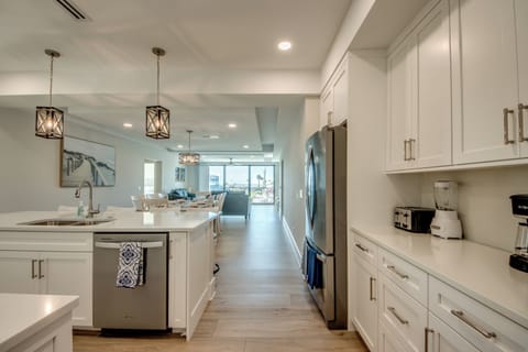 501 Palermo: Luxe 6 Master Suites on canal House in Estero Island