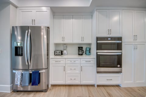 501 Palermo: Luxe 6 Master Suites on canal House in Estero Island