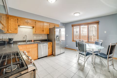 Chicago Vacation Rental | 4BR | 3BA | 1,700 Sq Ft | 3 Steps to Enter